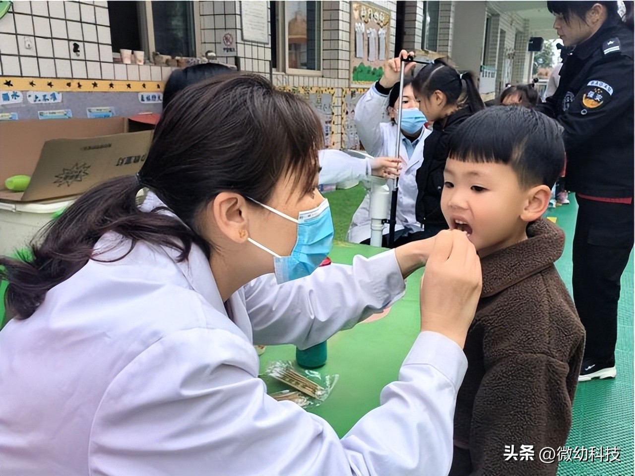 宜宾市一幼儿园为幼儿健康体检，晨检机可助力园所高效晨午检