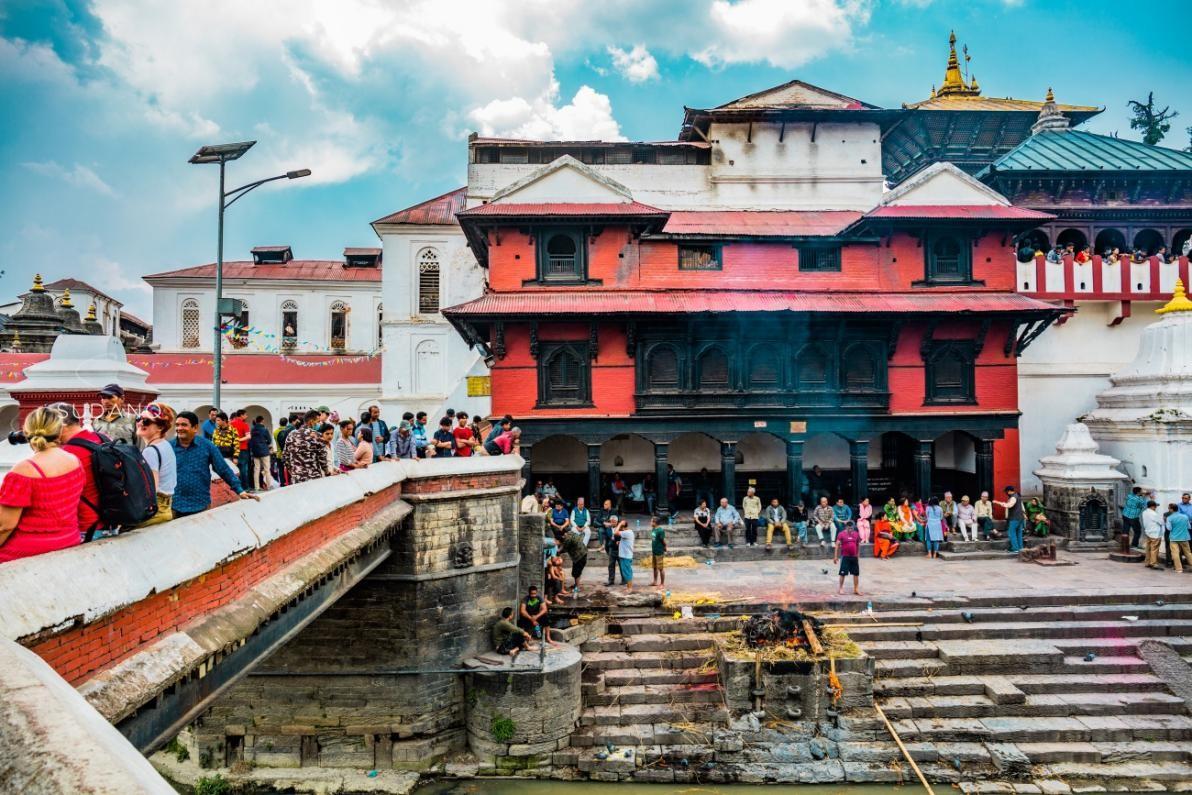 尼泊尔洗澡有必要吗,尼泊尔露天沐浴