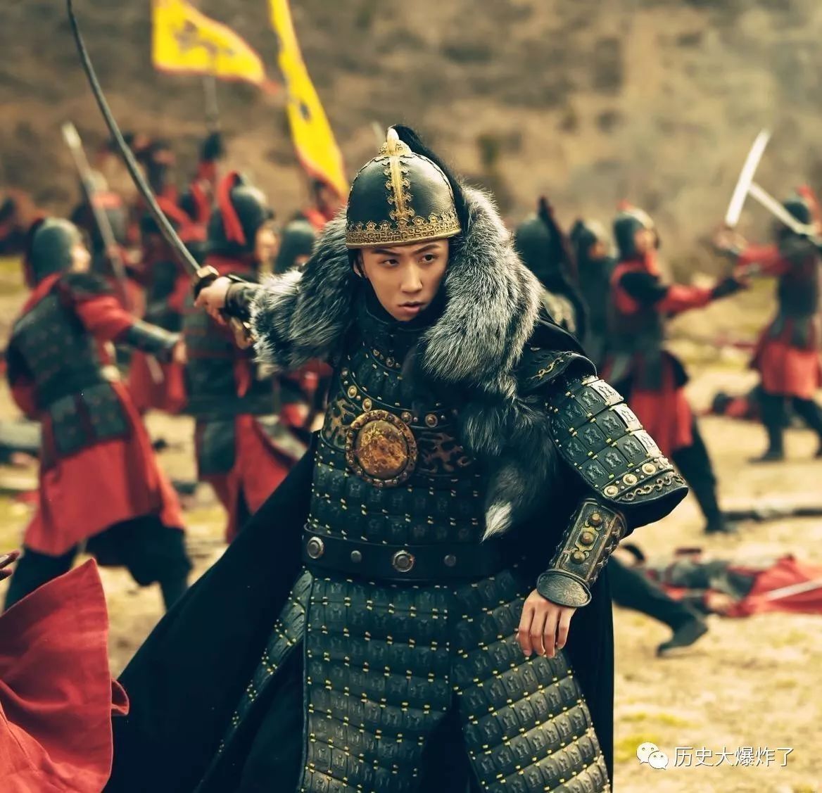 李成梁炫耀脚底有7颗黑痣，贵不可言，小妾：野猪皮脚底有7颗红痣