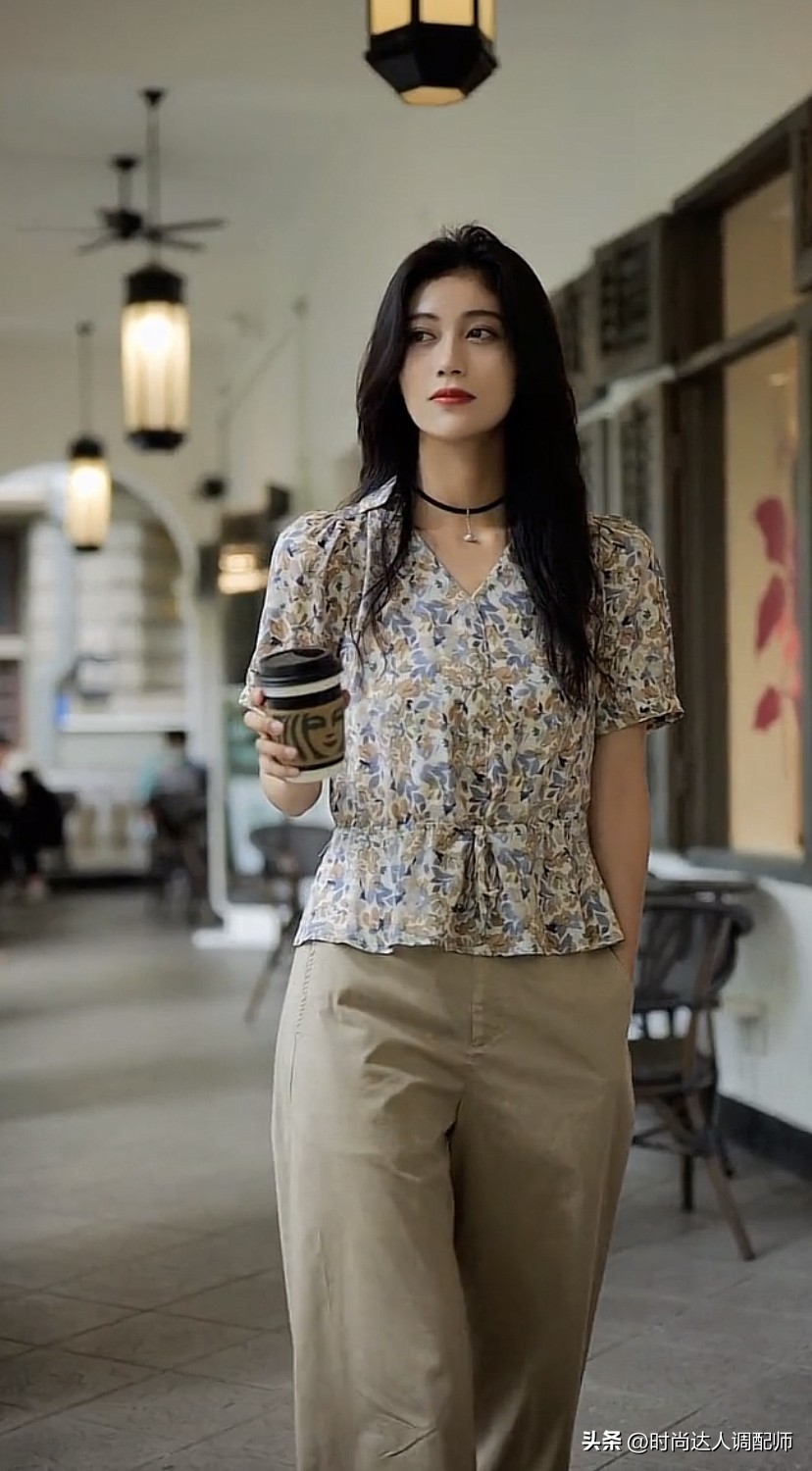 时尚衬衫女款洋气点怎么搭配,碎花衬衫女中长款搭配图片