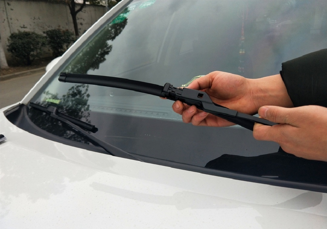 雨刮器出现呱呱声,雨刮器呱呱的声音