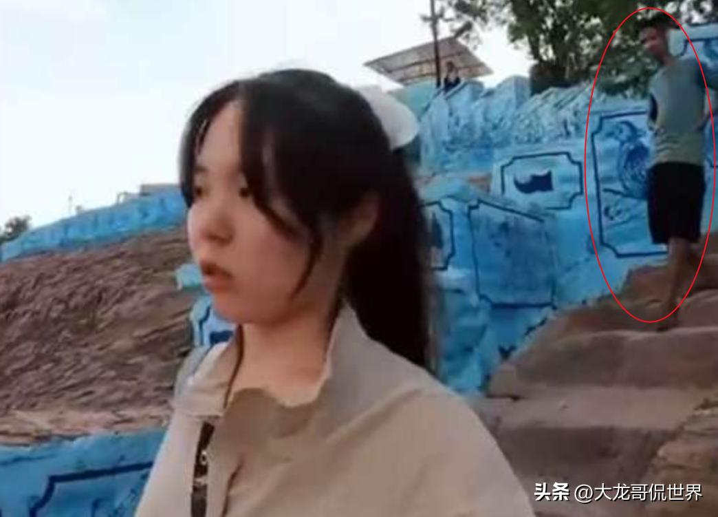 韩国女网红印度旅游,遭印男子当街脱裤性骚扰,尖叫着逃离