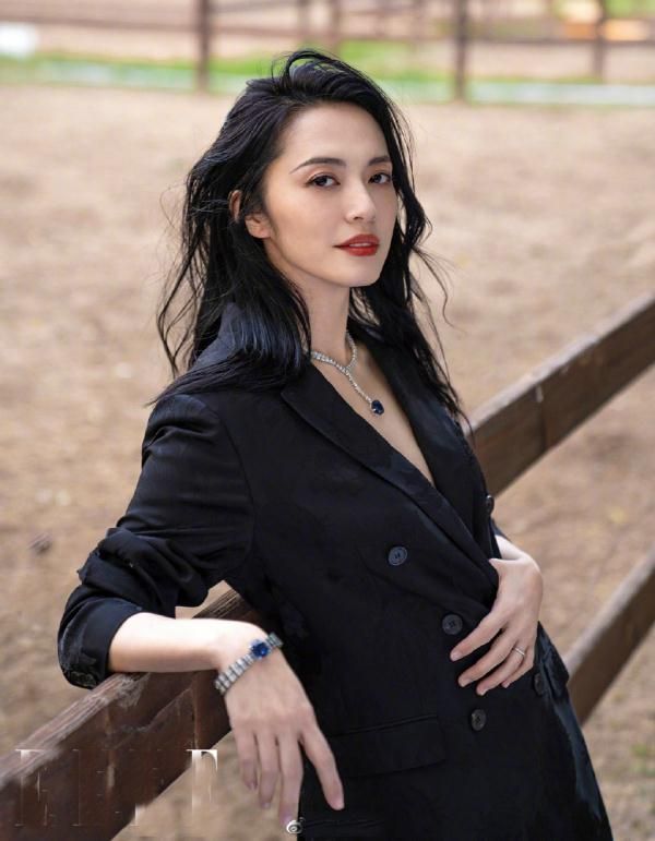 50岁女人需要避开的5款“发型”，不是扮嫩就是显老，太影响气质