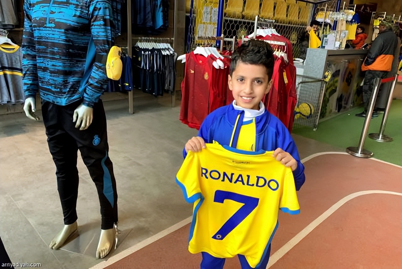 c罗迎国家队200场里程碑图片,c罗迎回归首秀