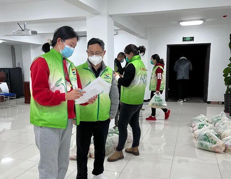 同心抗疫筑牢防线 (同心抗疫守住防线)