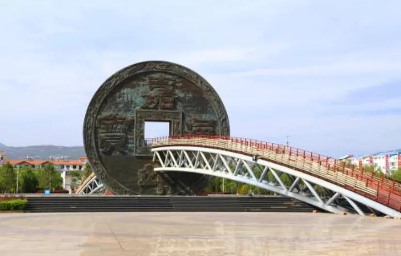 云南十六个地州中，除了昆明，为什么曲靖现在的发展这么牛？