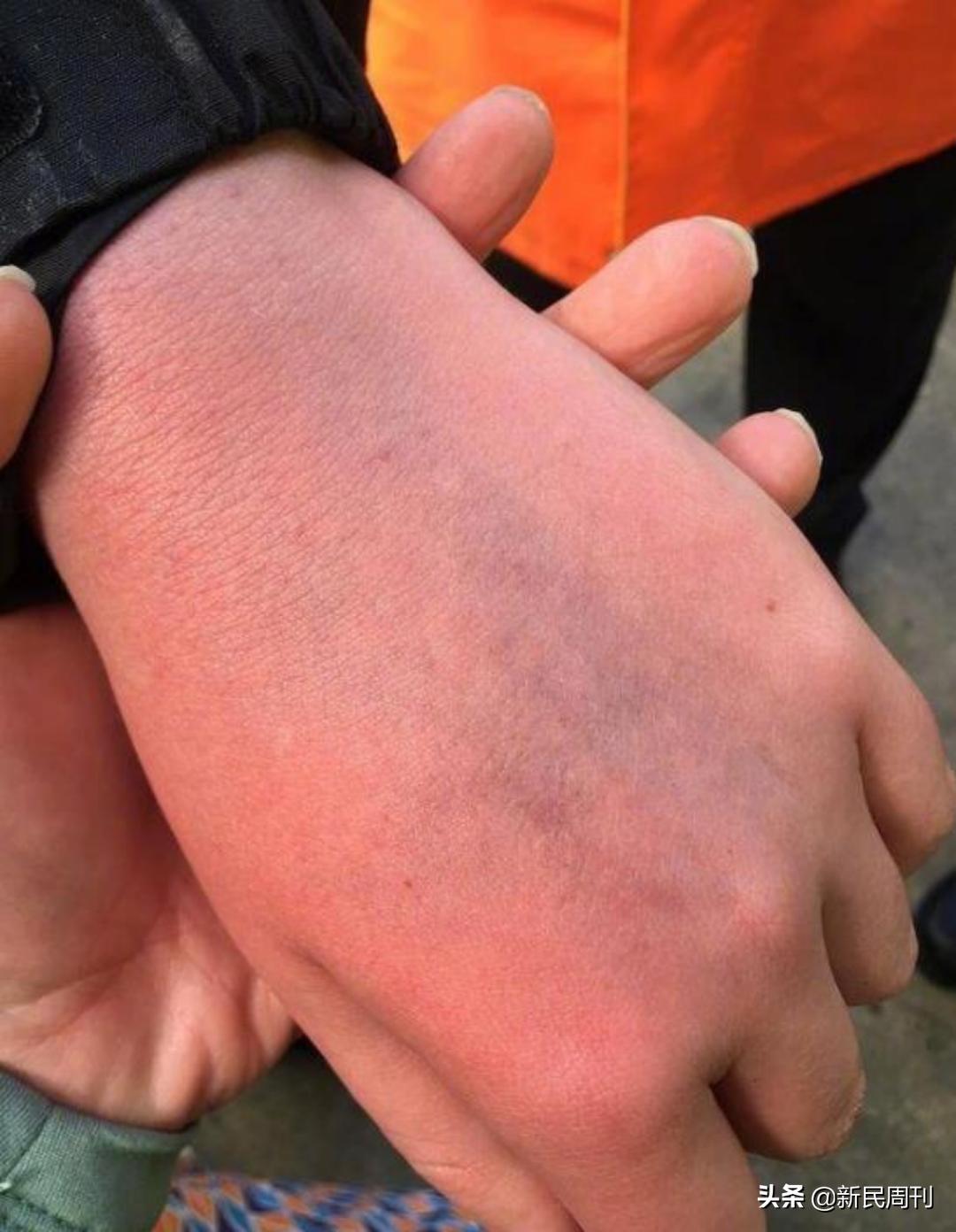 c罗输球后摔小球迷手机引众怒,c罗输球后怒摔球迷手机