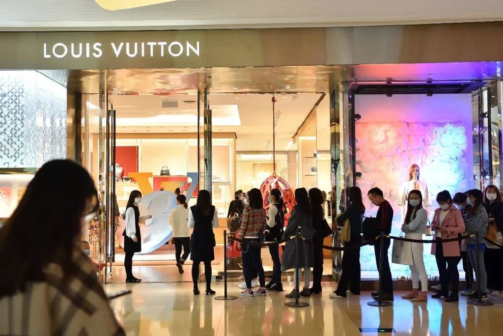 我为什么花100亿买一家披萨店,一个月3000买lv