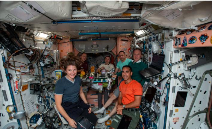 为何差异这么大?国际空间站脏乱拥挤,中国空间站却像苹果专卖店