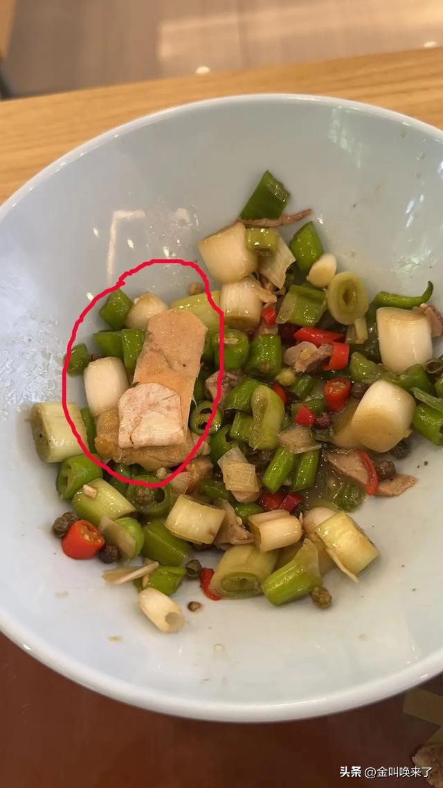 形象碎了一地!“啤酒大王”成都公司的食堂火了