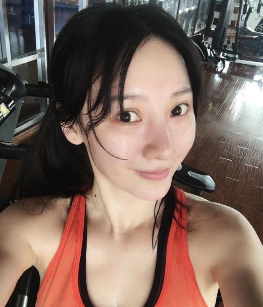 明星也逃不开的容貌焦虑：女星卸妆前后对比，自信的人才最美丽