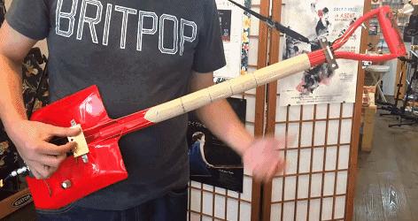 有多少老外买铁锹回家是为了当吉他弹？