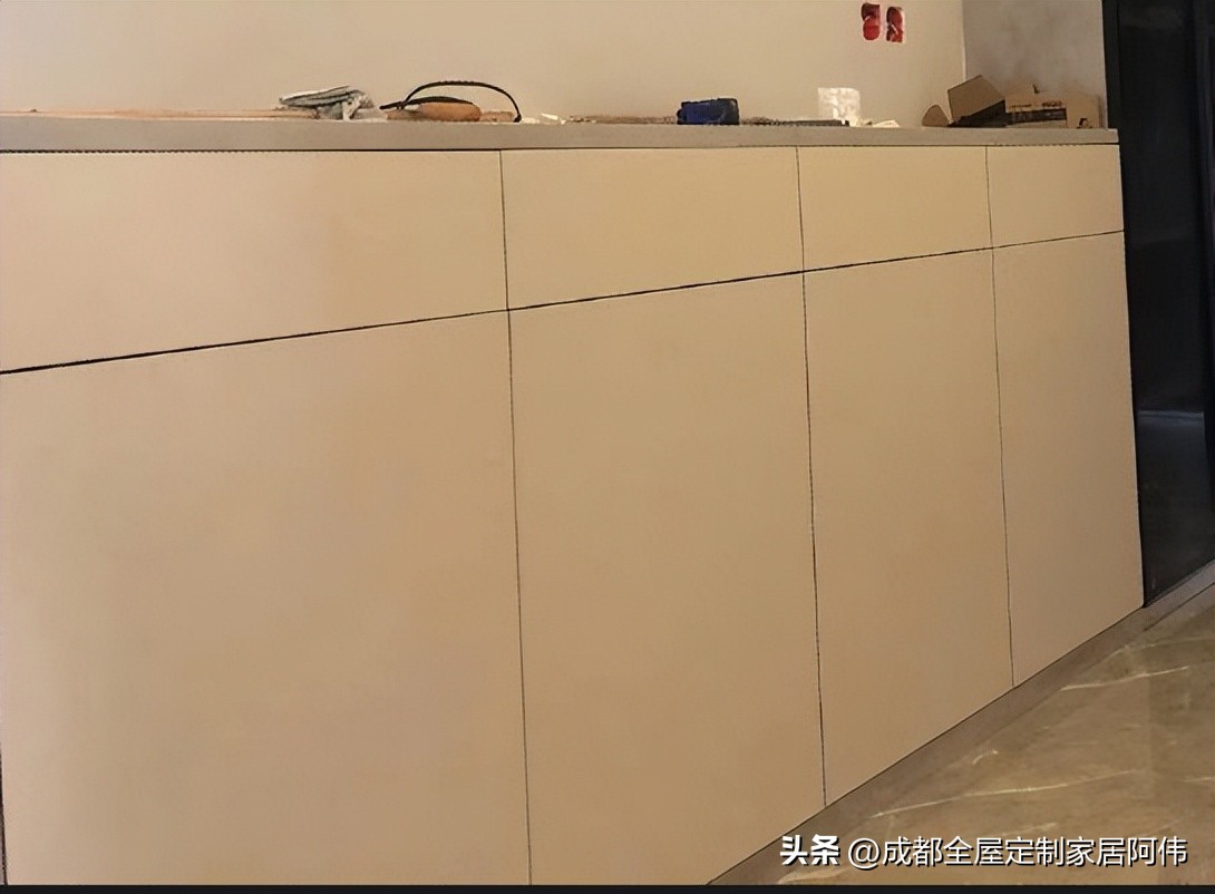 定制橱柜门按什么收费,橱柜门定制大概要多少一平米