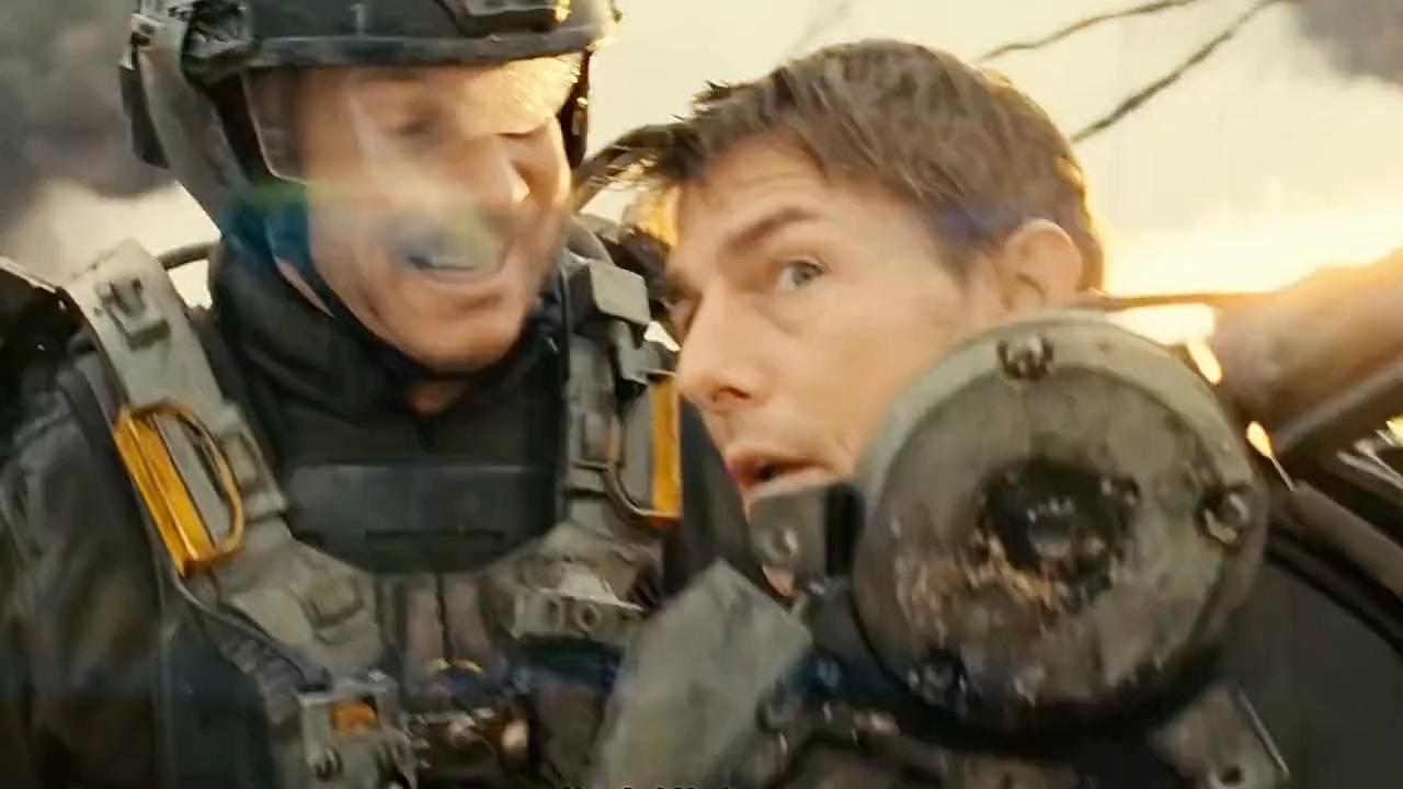 汤姆克鲁斯骑摩托车翻车,汤姆克鲁斯反复跑到车底下被车压