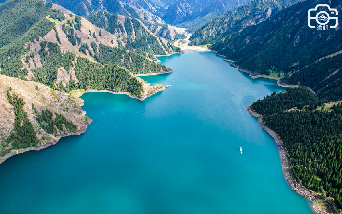 天山天池风景区里西王母瑶池,天山博格达峰下的天池介绍
