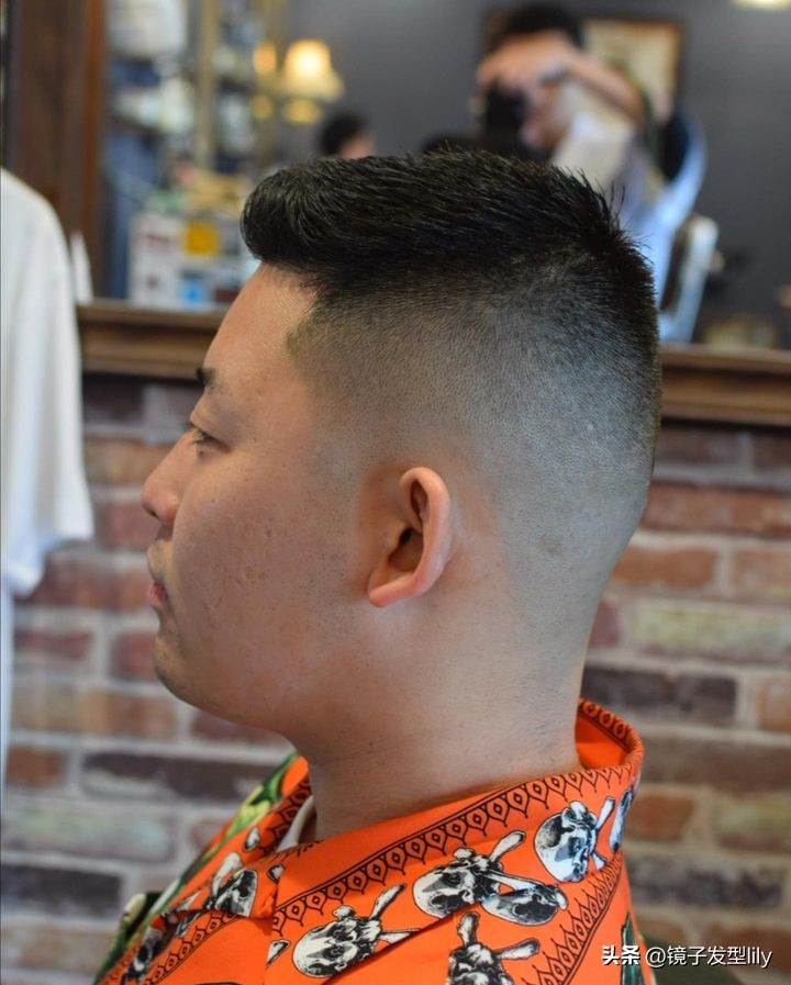 满头白发大叔剪款大背头真帅气,大背头发型推荐中年男