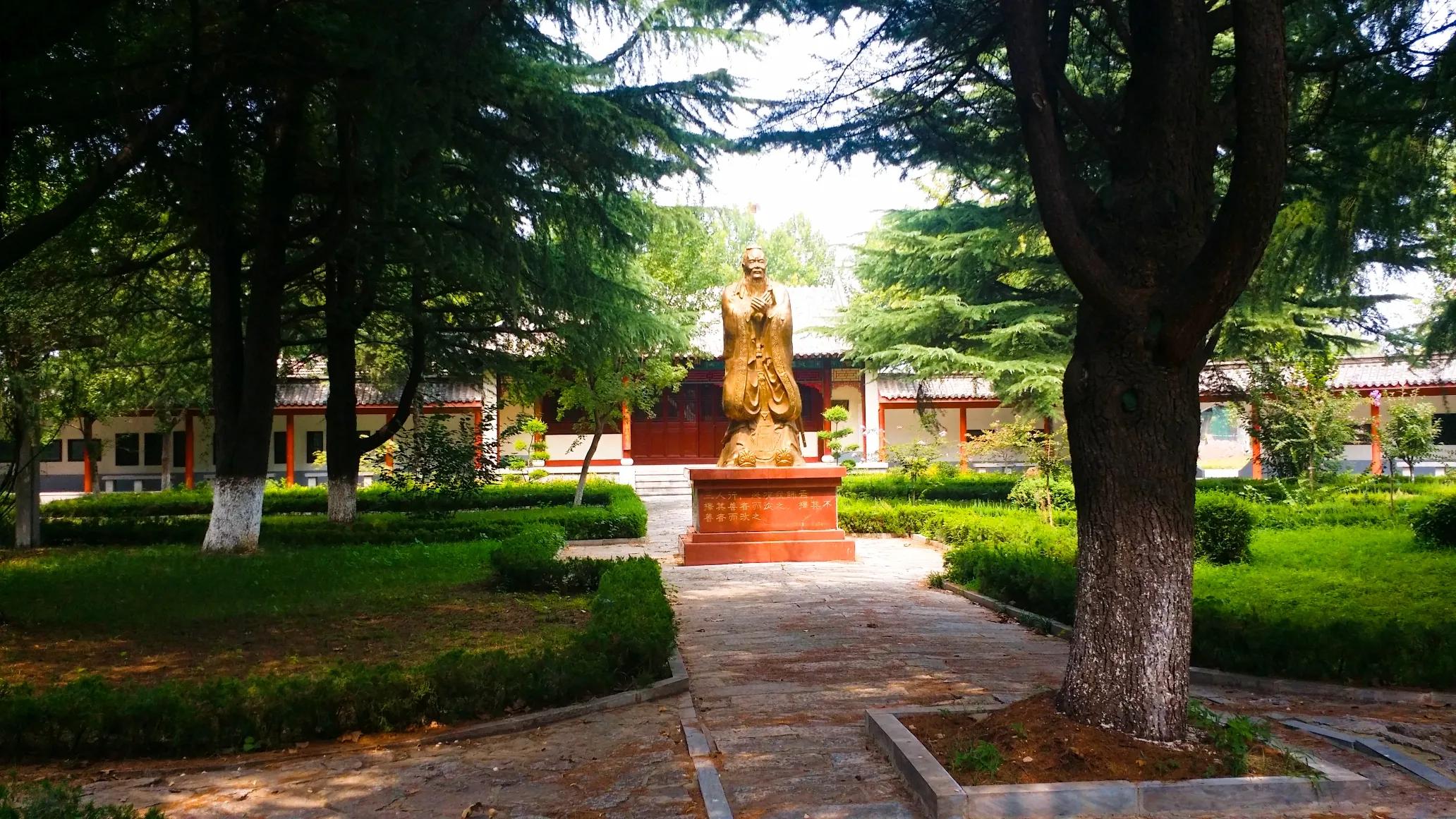 这所中学虽不在主城区，但知名度却悄然攀升