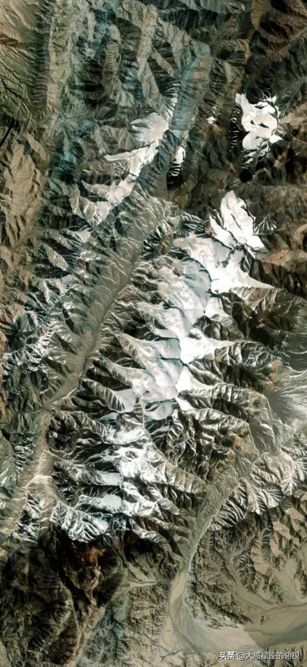 上帝视角看世界最美秋天,上帝视角看甘南