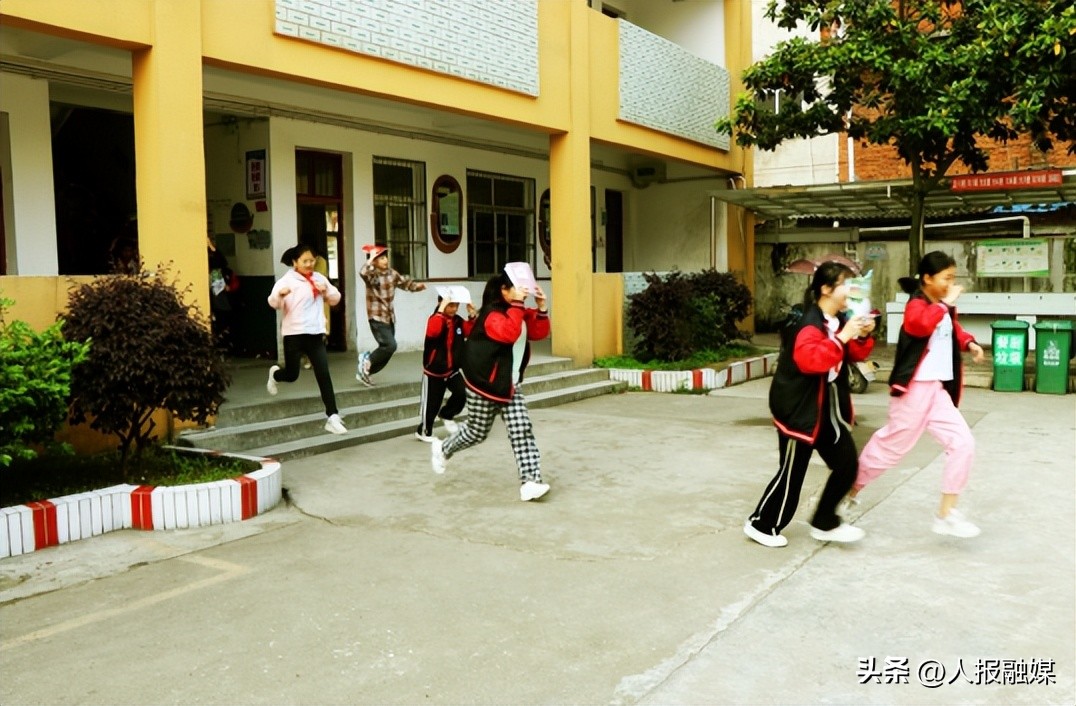 上洋镇上洋小学防地震演练,堤口路小学防震减灾演练新闻直播