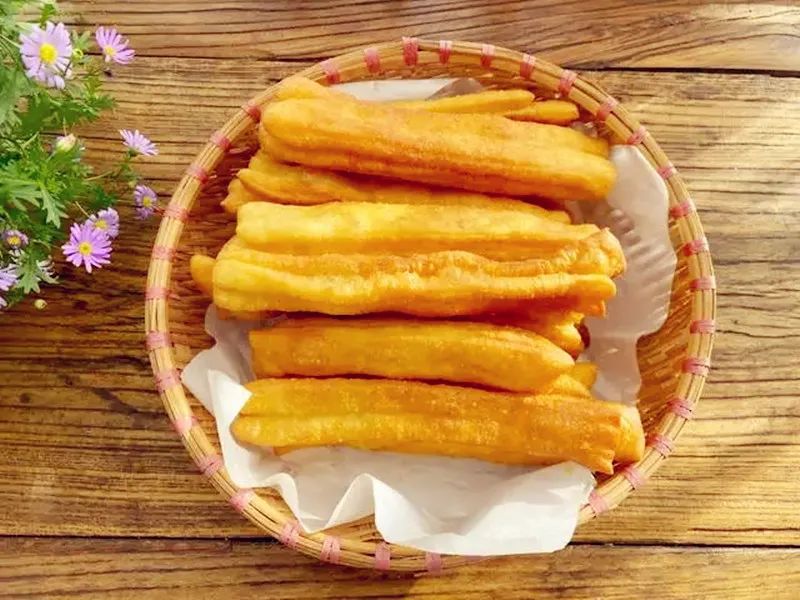 油饼子油酥,油条阿姨炸油饼的做法