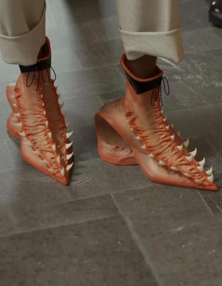 奢侈大牌推出大葱包、黄瓜包？！网友吐槽：蘸酱吃咱能炫几个…