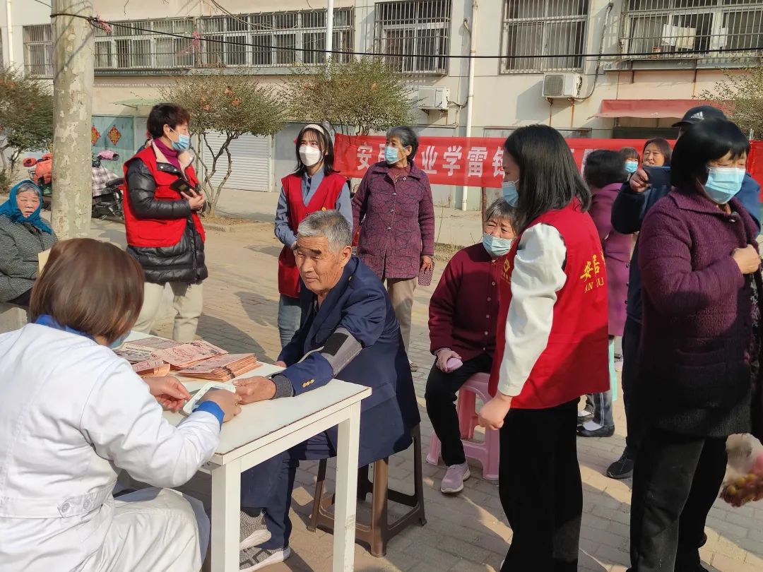 蒙阴街道新华社区:弘扬雷锋精神,服务居民群众