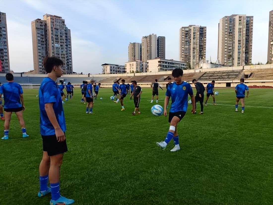 重庆铜梁龙队中甲比赛名单,重庆铜梁龙足球队出征中乙联赛