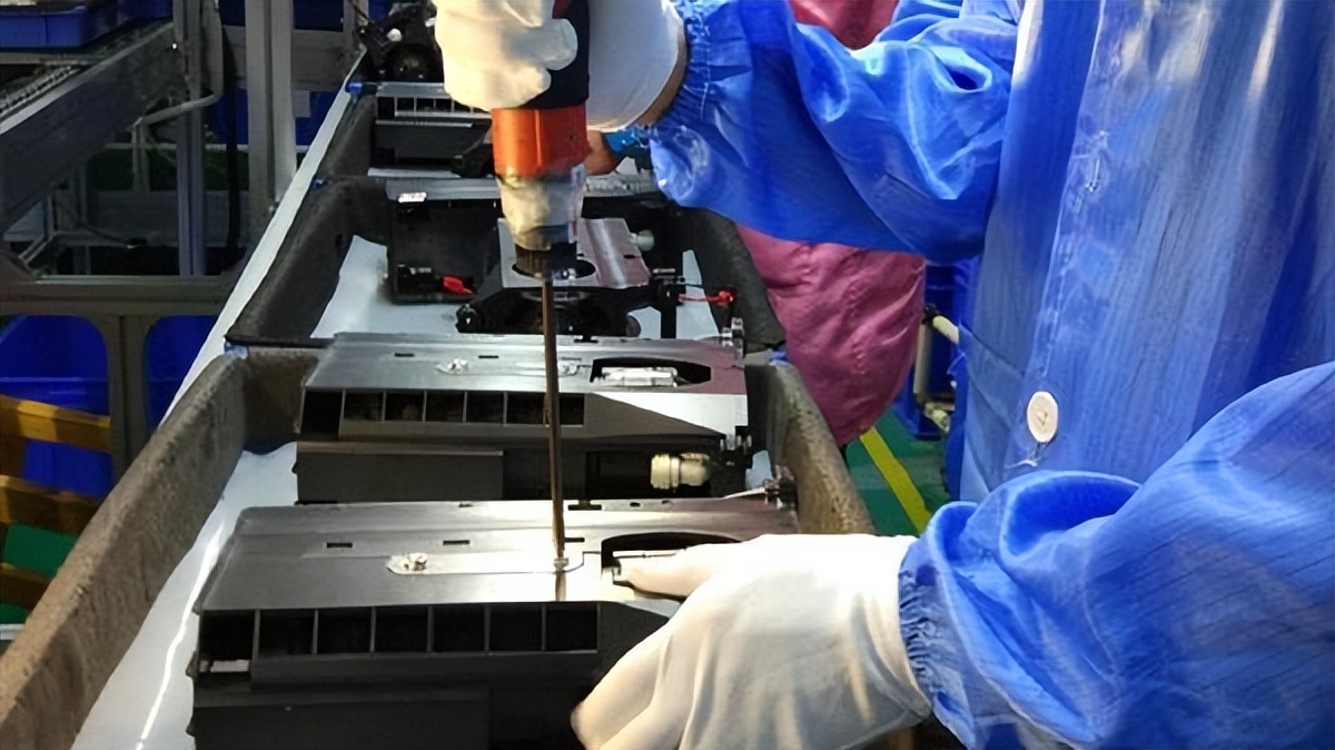 汽车减震器，能有效提升乘车舒适性！它是如何工作的？