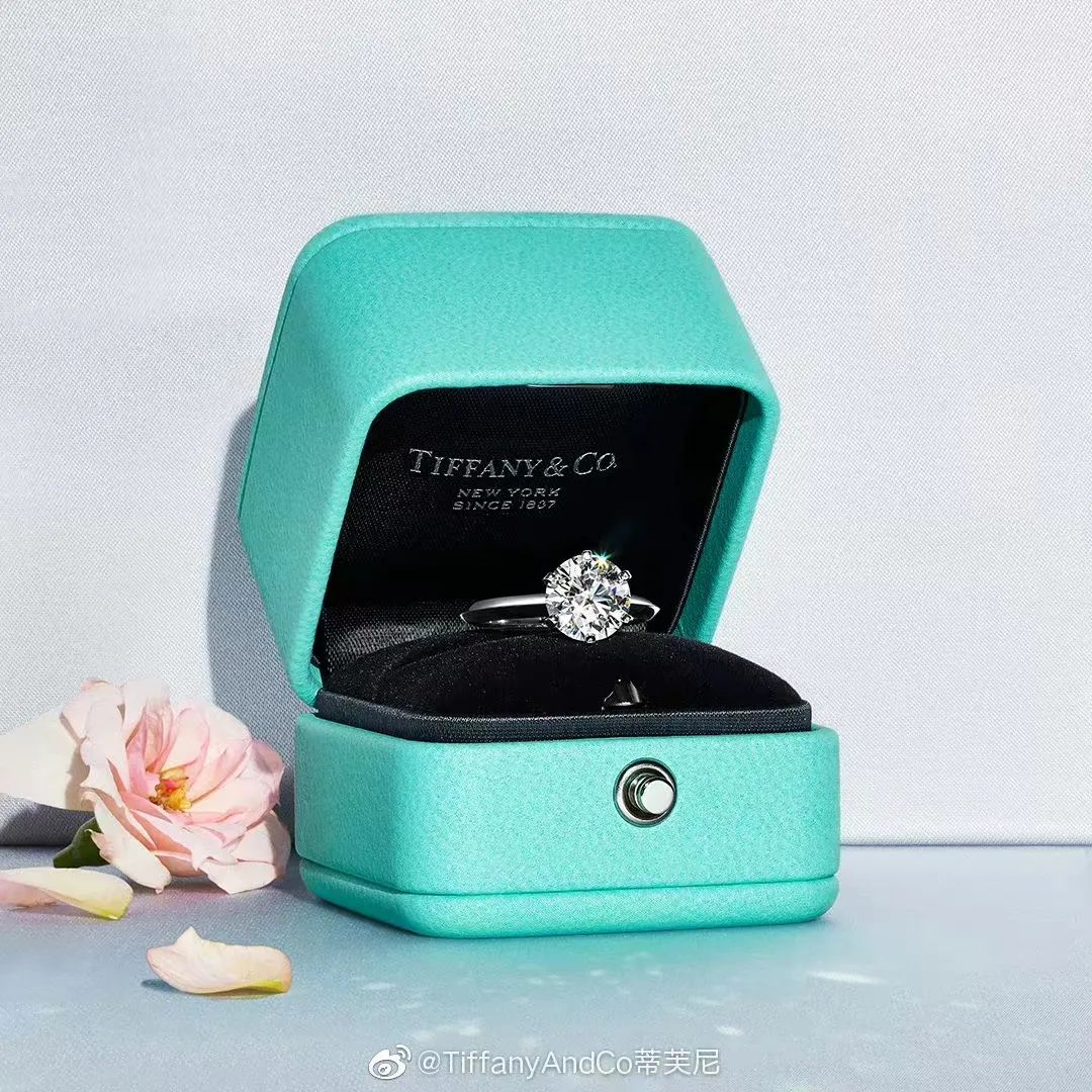 何超莲卡地亚珠宝视频,何超莲蒂芙尼珠宝值多少钱