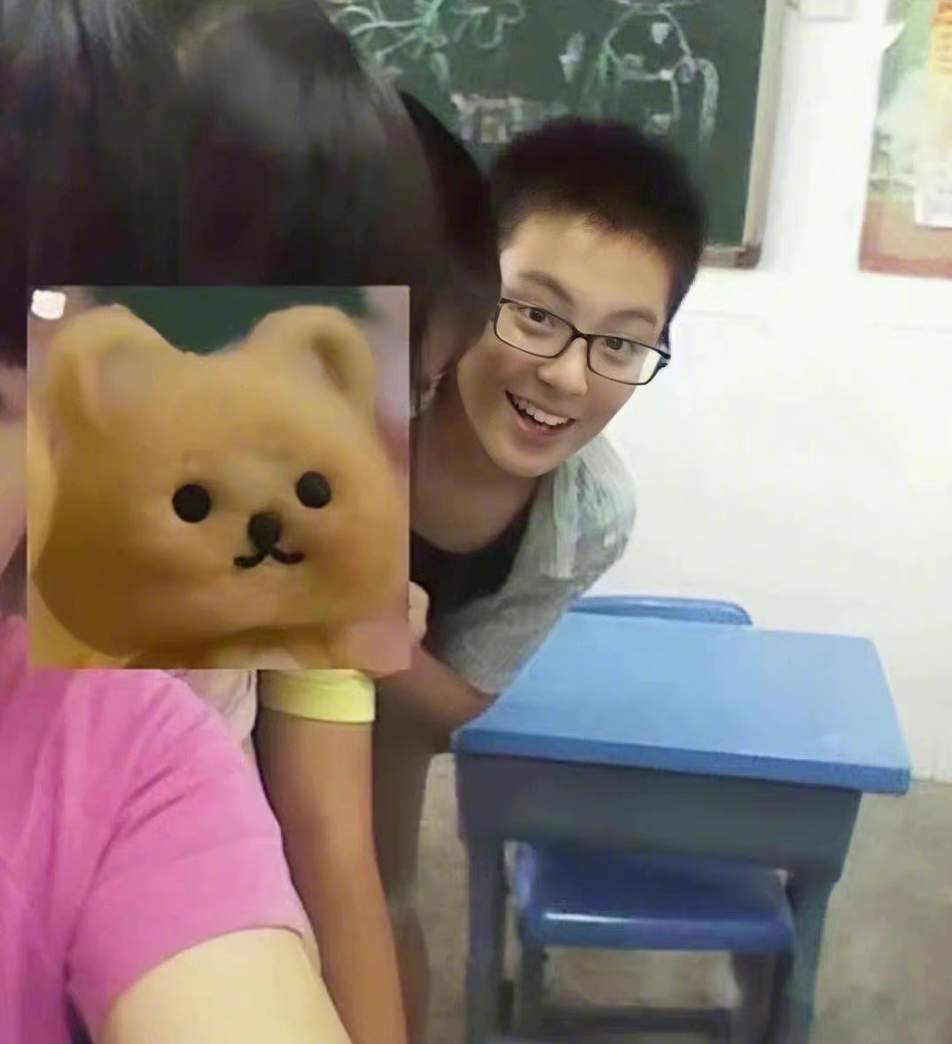 王鹤棣出席活动微博惊艳,王鹤棣一夜爆红的反应