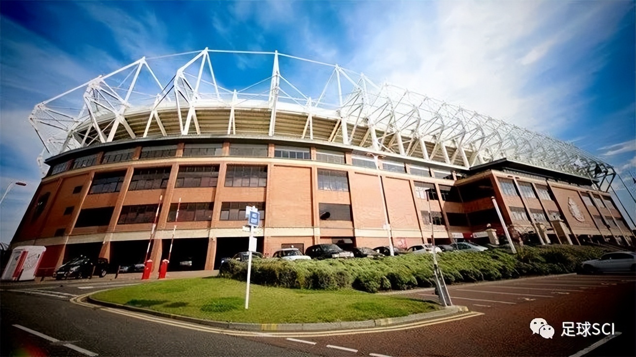 浮沉于巨浪中的“黑猫”桑德兰，在漫长的季节里向上活着