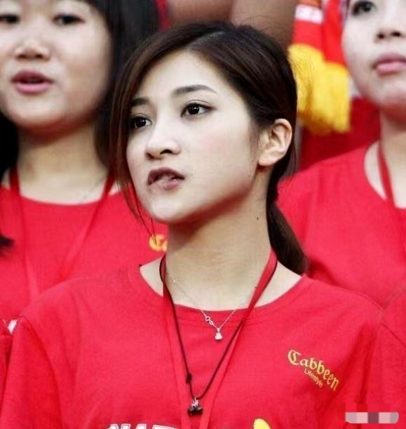 国足不忘选购奢侈品,国足球员买奢侈品