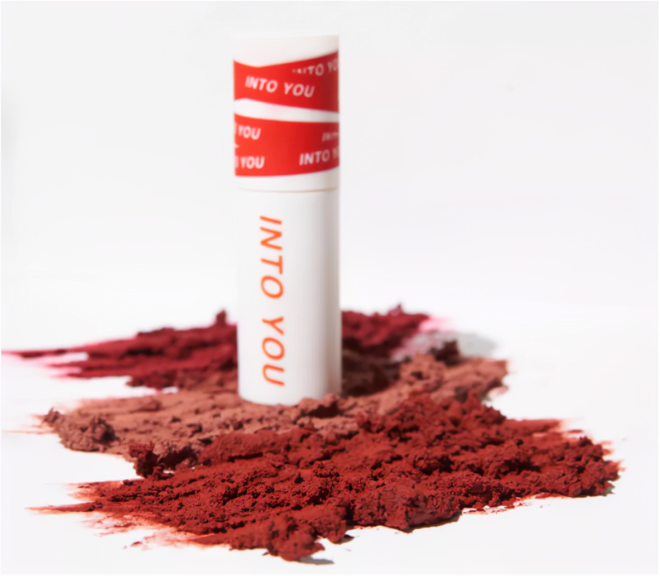 趣分享|“红海”行业拓出“蓝海”赛道？国货黑马INTOYOU“唇泥”