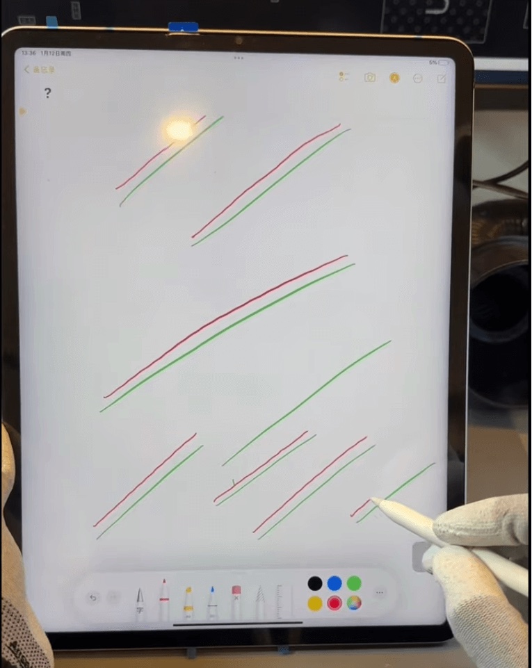 ipad屏幕维修结果花屏,ipad屏幕维修以后不灵敏了