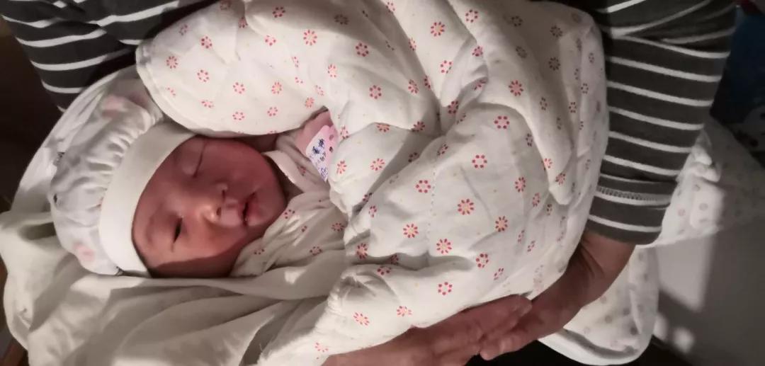 “元旦宝宝”扎堆报到添喜气太原市中心医院产科医生坚守岗位保健康