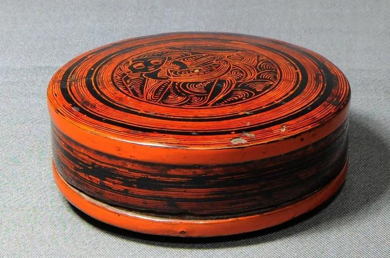 三国名将在墓里出土文物,哪位三国名将的墓中发现了木屐