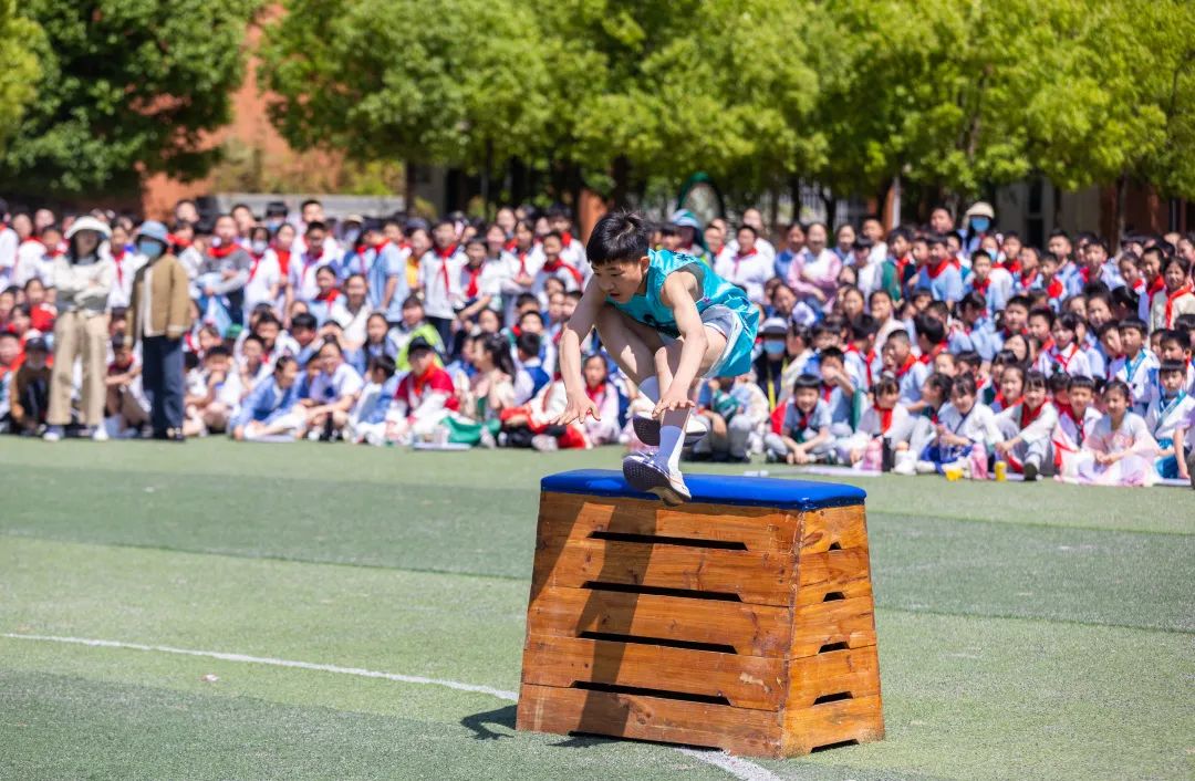 穿汉服的六年级学生舞蹈,穿汉服的舞蹈小学生