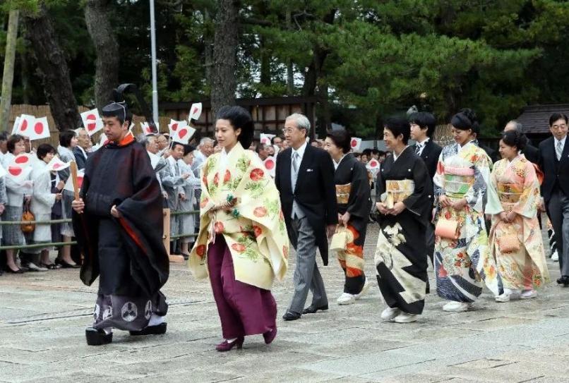 全员比惨,只有她是大女主?