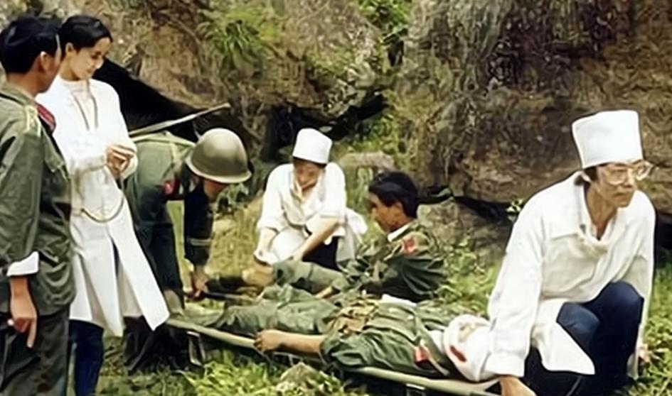 两个兵王叛逃，与一千多军警对峙3天，放大火烧山才将他俩制服！