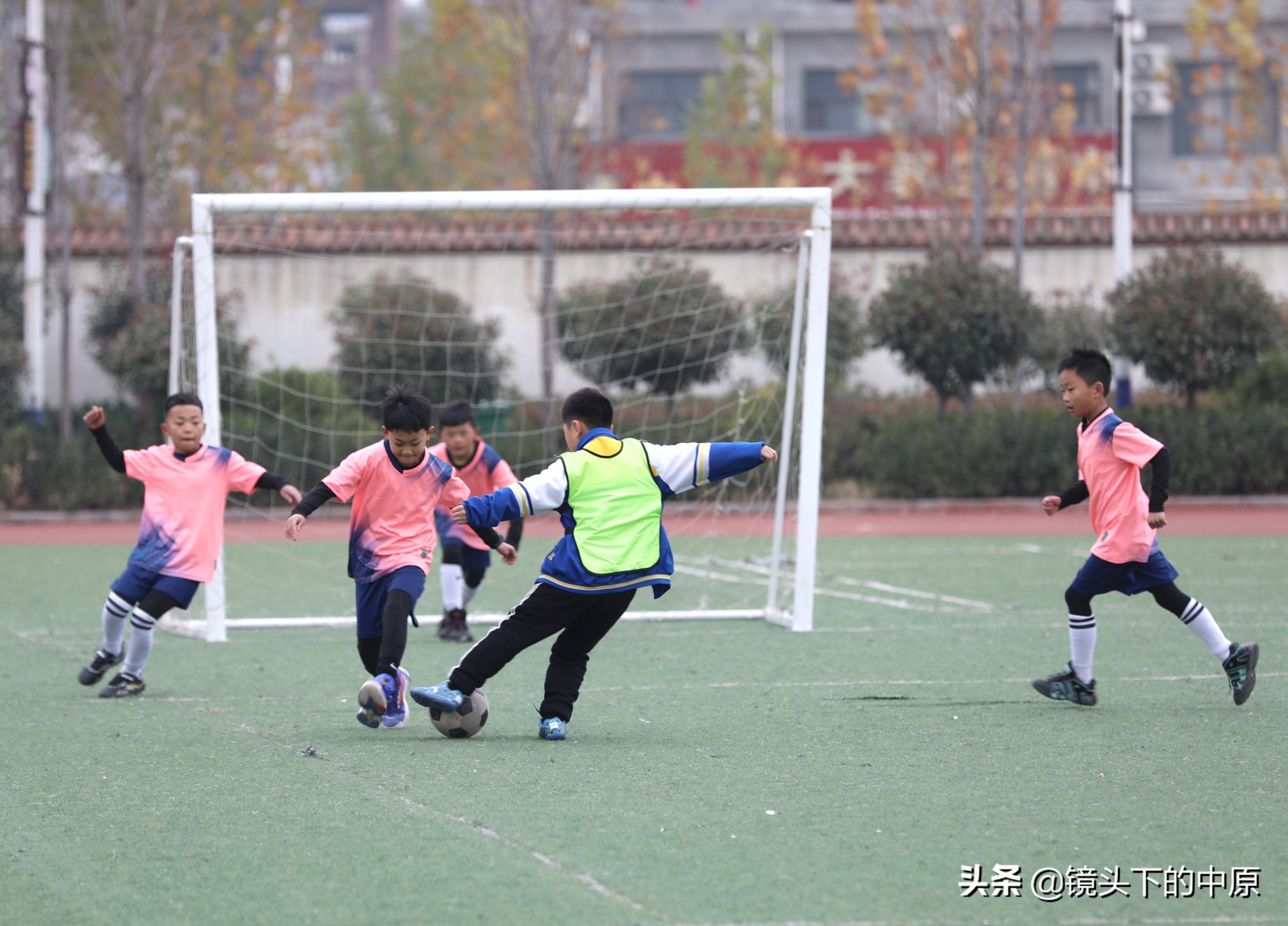 平顶山学府路小学足球比赛,中德生态园小学校长杯足球赛