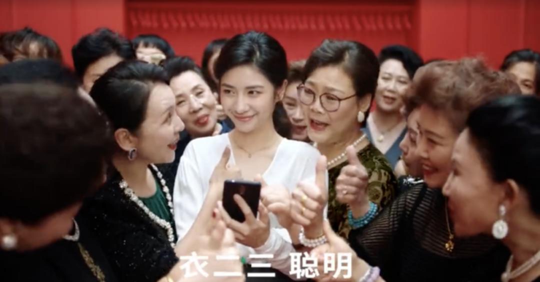 自称名牌制造机，低俗擦边*脑洗**，红制作背后有一条品牌催肥产业链