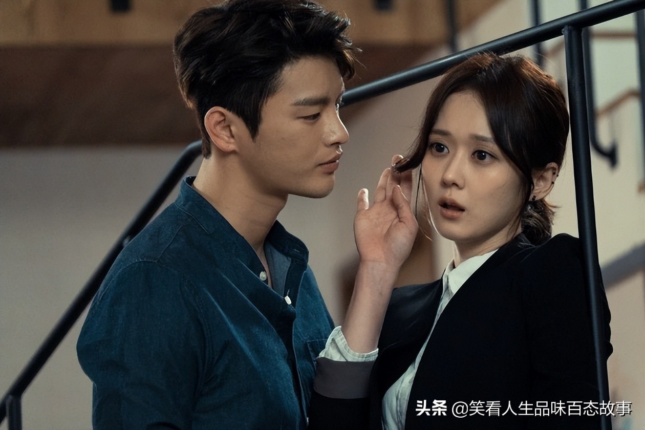 童年女神张娜拉晒猫照依旧童颜,38岁张娜拉罕见晒素颜照