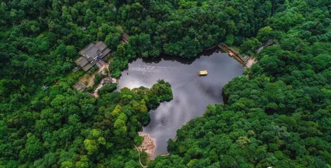 拜水都江堰问道青城山类似的话,拜水都江堰的拜水什么意思