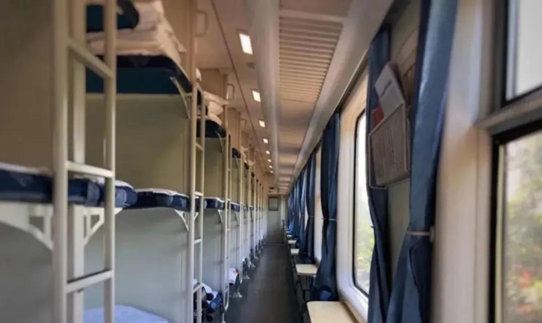 火车厕所里的粪便最后去了哪里,火车上面的粪便都跑哪里去了