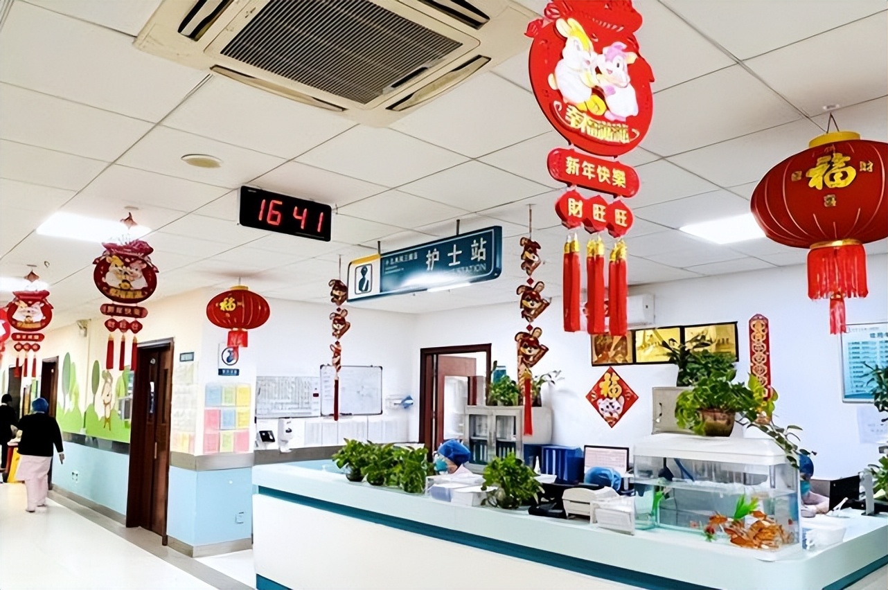 坚守岗位别样新年,坚守在工作岗位的年味