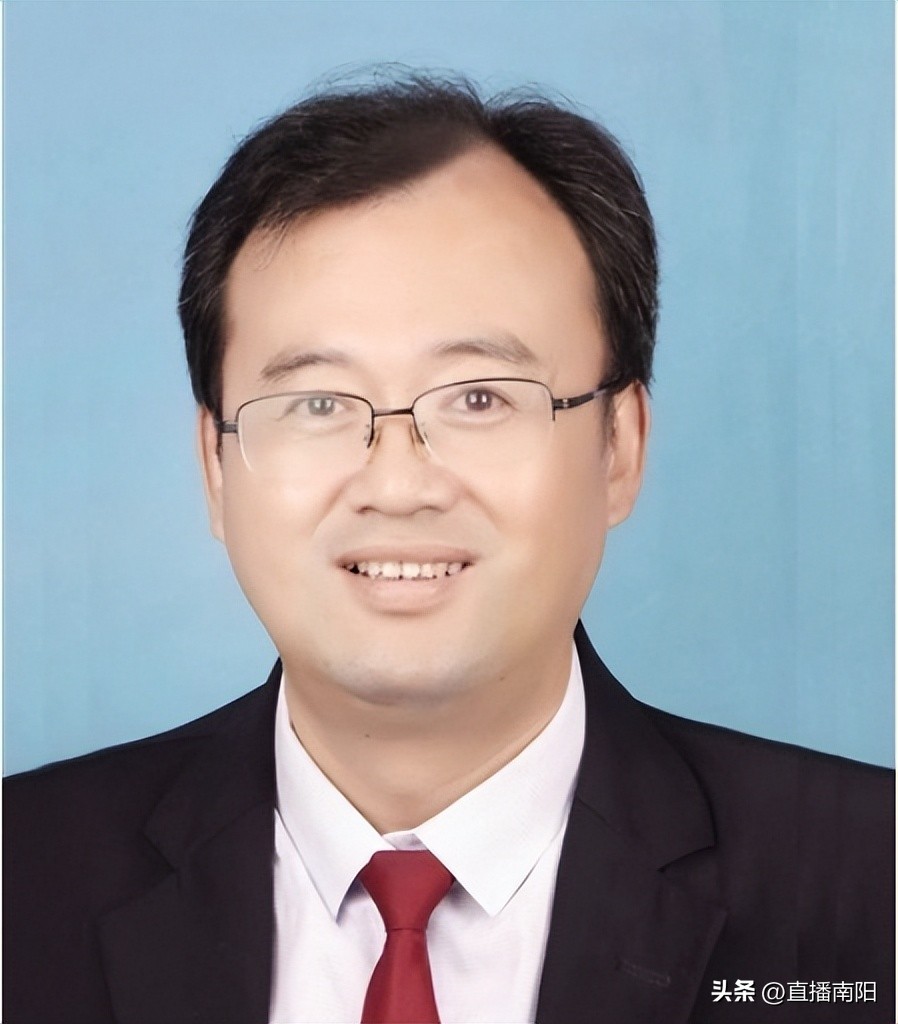 担当奉献铸就不凡人生,奋楫扬帆助力教育强市