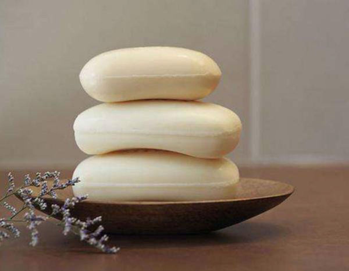 鼻子毛孔大能挤出好多脂肪粒,鼻子上长了像脂肪粒的东西