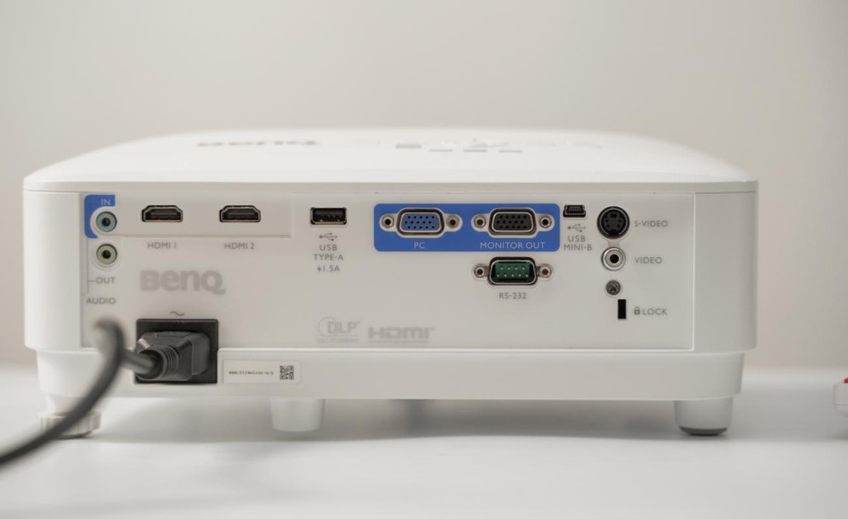 明基mx560投影仪怎么连接电脑,明基mx560投影仪距离地面要多高