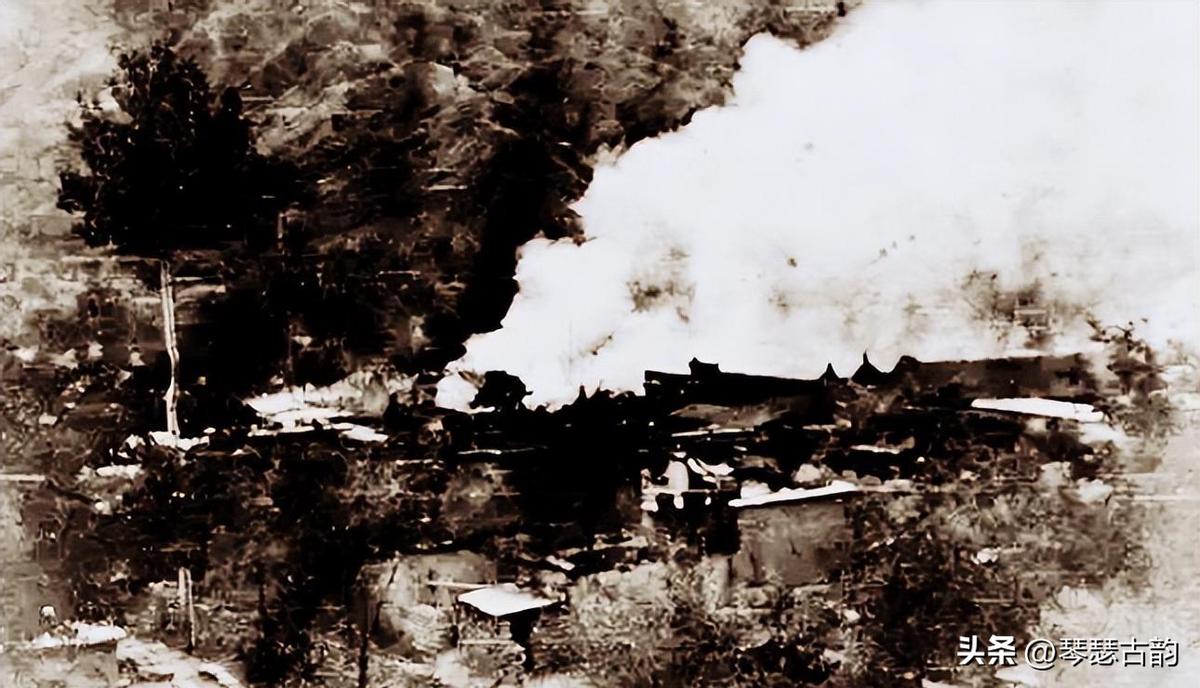 女子穿日军军装拍照被拘留,女子穿侵华日军服装摆拍新闻视频