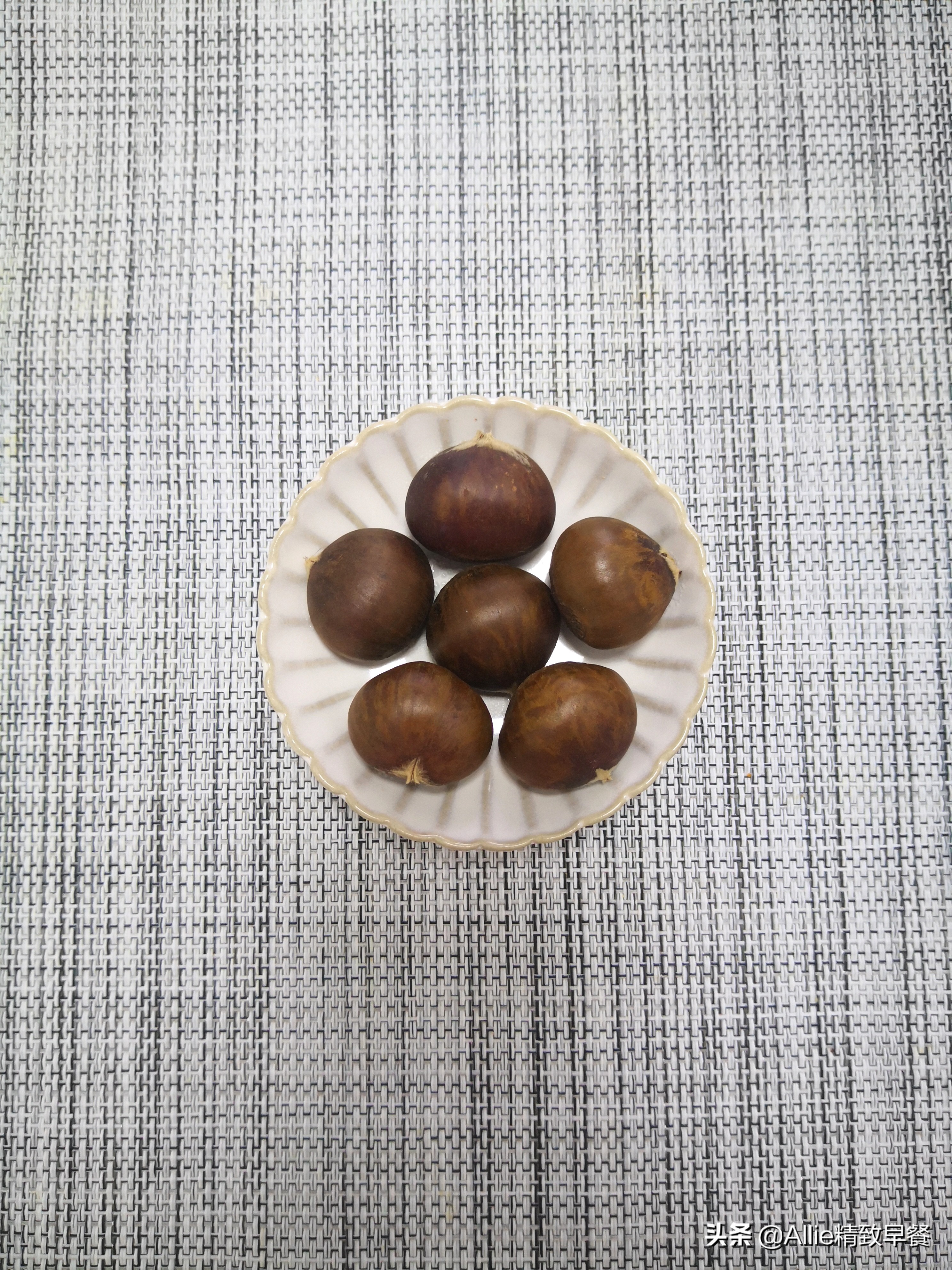 脆皮烤鸡做法烤箱教程,在家就能做的爆汁脆皮烤鸡